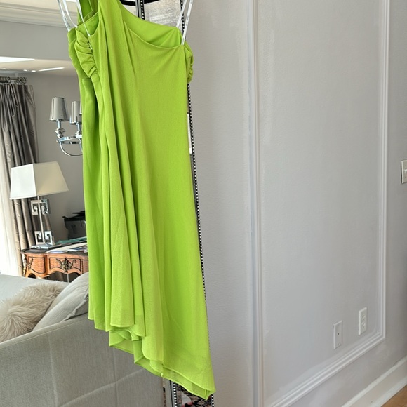 NWT Laundry by Shelli Segal asymmetrical one shoulder Crepe dress Lime Size 6 - Picture 2 of 13